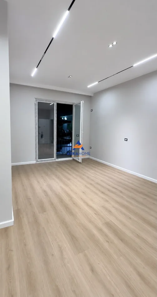 Tirane, shitet apartament 1+1+Ballkon Kati 1, 64 m² 120.000 € (KODRA DIELLIT)