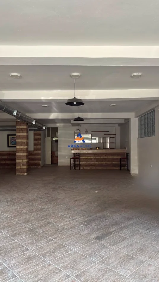 Tirane, jepet me qera ambjent biznesi Kati 0, 185 m² 1.300 € (BULEVARDI I RI)