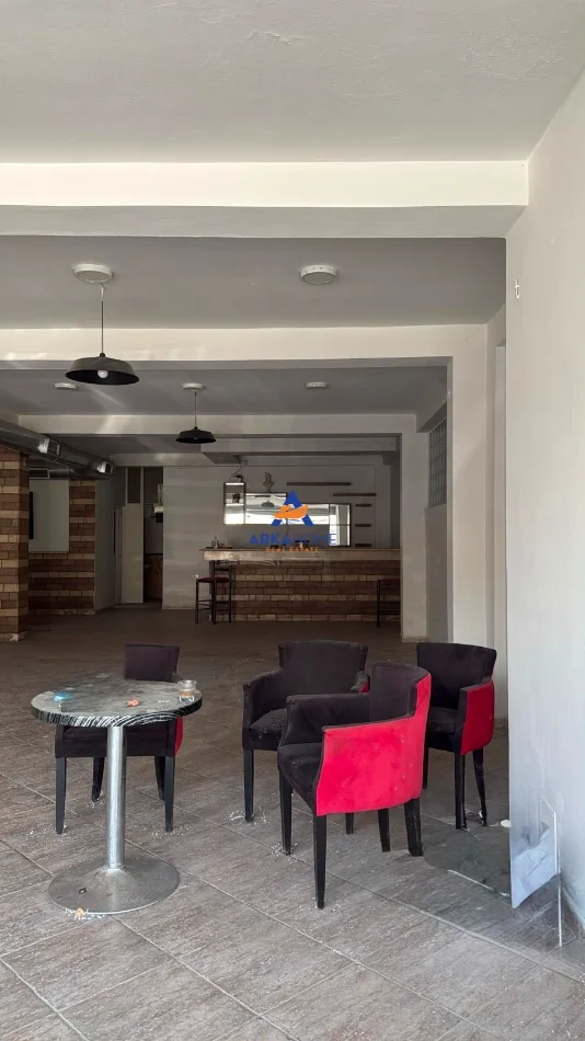 Tirane, jepet me qera ambjent biznesi Kati 0, 185 m² 1.300 € (BULEVARDI I RI)