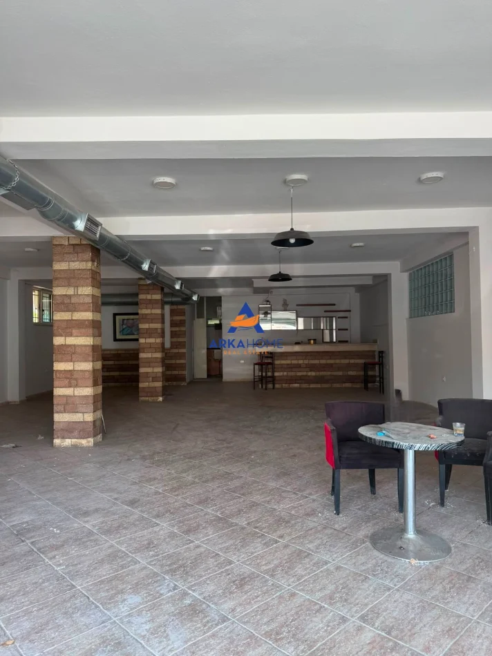 Tirane, jepet me qera ambjent biznesi Kati 0, 185 m² 1.300 € (BULEVARDI I RI)