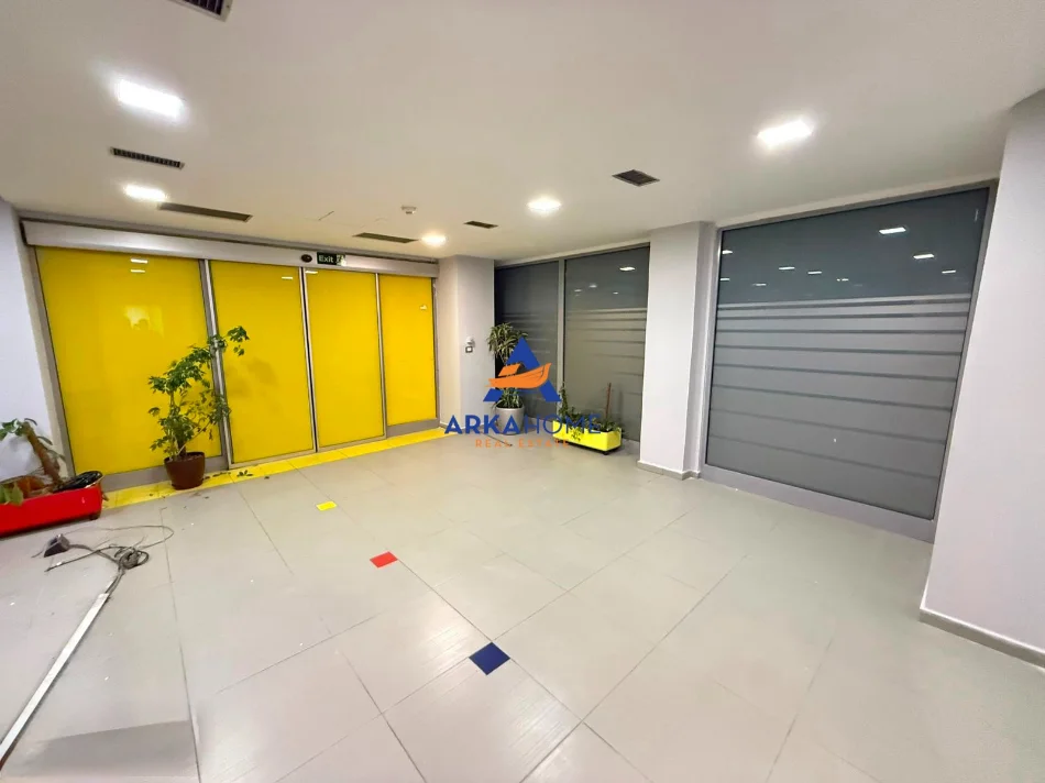 Tirane, jepet me qera ambjent biznesi Kati 2, 916 m² 16.000 € (RRUGA KAVAJES)