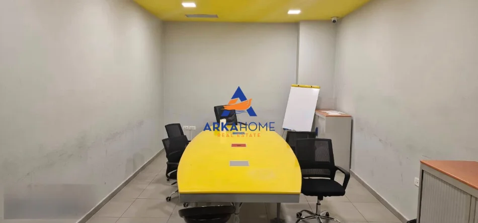 Tirane, jepet me qera ambjent biznesi Kati 2, 916 m² 16.000 € (RRUGA KAVAJES)