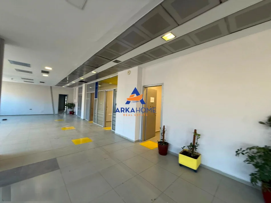Tirane, jepet me qera ambjent biznesi Kati 2, 916 m² 16.000 € (RRUGA KAVAJES)