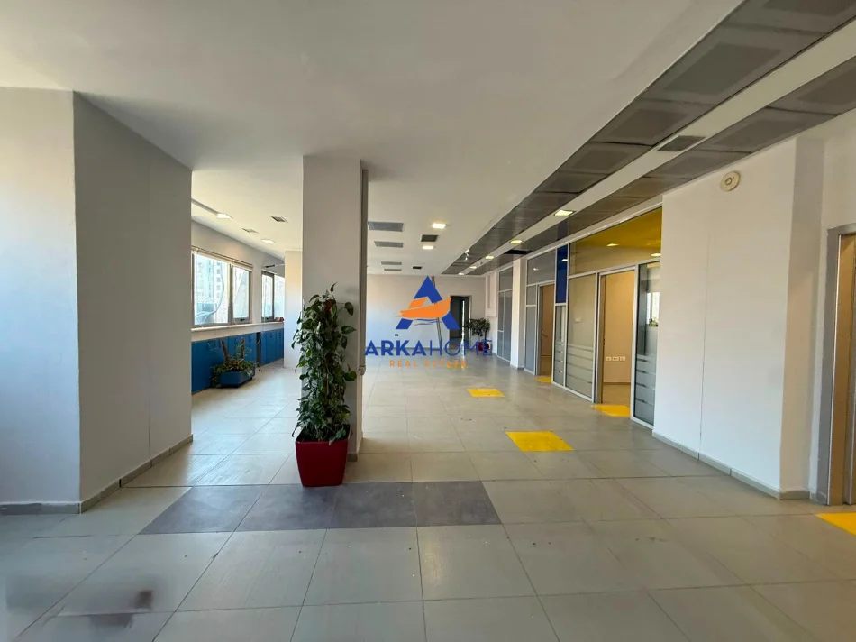 Tirane, jepet me qera ambjent biznesi Kati 2, 916 m² 16.000 € (RRUGA KAVAJES)