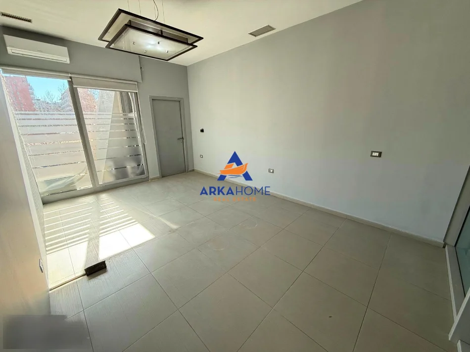 Tirane, jepet me qera ambjent biznesi Kati 2, 916 m² 16.000 € (RRUGA KAVAJES)