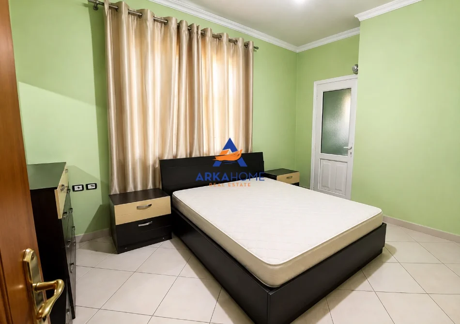 Tirane, jepet me qera apartament 3+1+Ballkon Kati 2, 152 m² 600 € (SELITE)