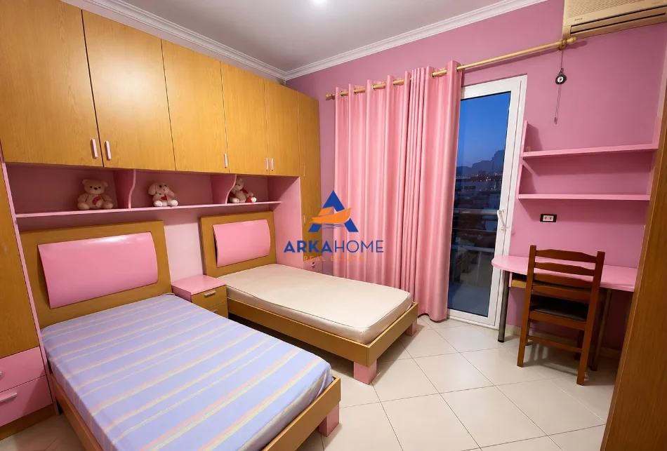 Tirane, jepet me qera apartament 3+1+Ballkon Kati 2, 152 m² 600 € (SELITE)