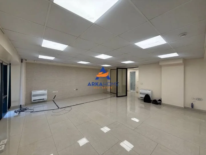 Tirane, jepet me qera ambjent biznesi Kati 3, 190 m² 2.800 € (FAKULTETI EKONOMISE)