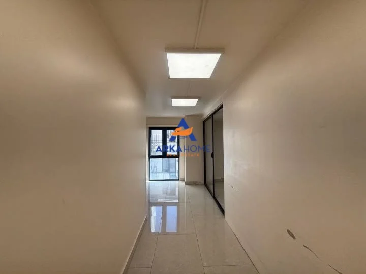 Tirane, jepet me qera ambjent biznesi Kati 3, 190 m² 2.800 € (FAKULTETI EKONOMISE)