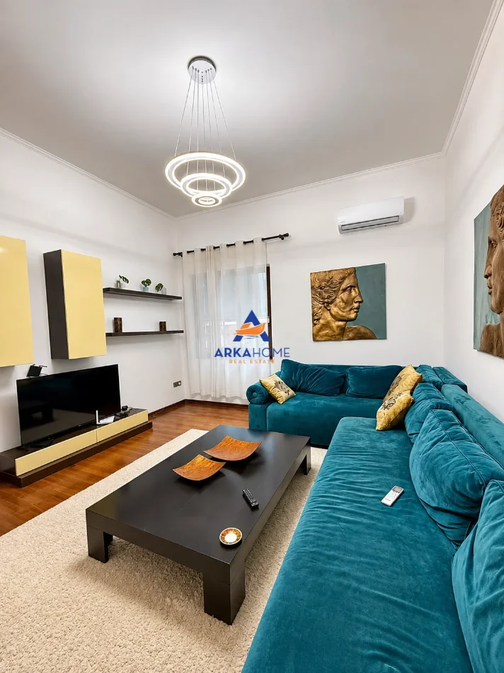 Tirane, jepet me qera apartament 2+1+Ballkon Kati 2, 120 m² 900 € (9 KATESHET)