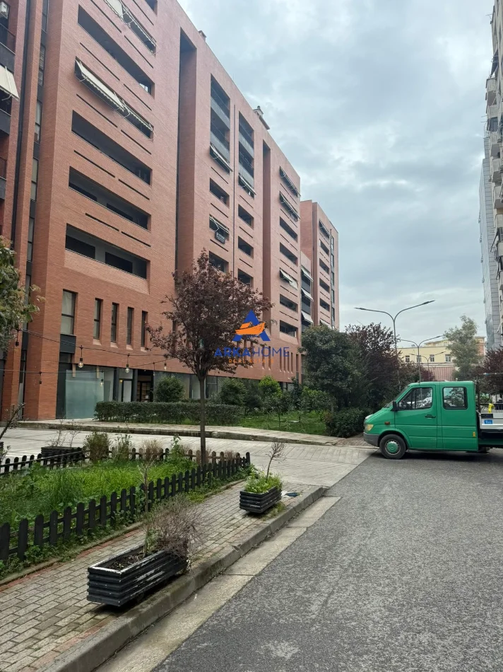 Tirane, jepet me qera apartament 2+1+Ballkon Kati 2, 111 m² 1.200 € (HIPOTEKA)