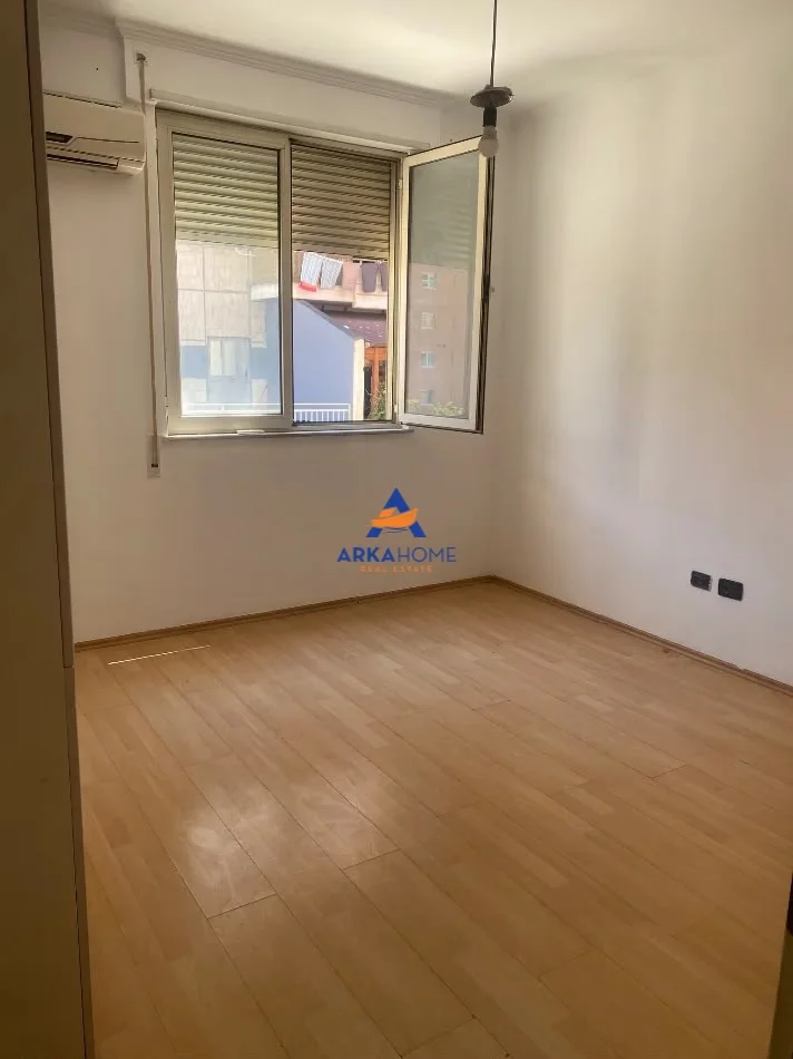 Tirane, jepet me qera apartament 2+1 Kati 3, 92 m² 540 € (GJIMNAZI ISMAIL QEMALI)