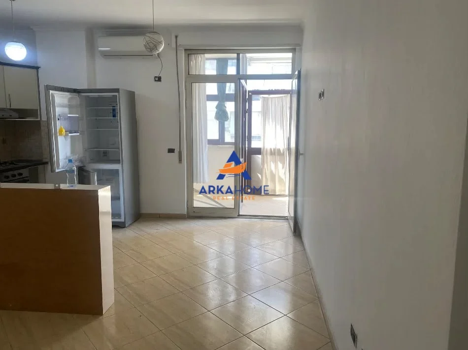 Tirane, jepet me qera apartament 2+1 Kati 3, 92 m² 540 € (GJIMNAZI ISMAIL QEMALI)
