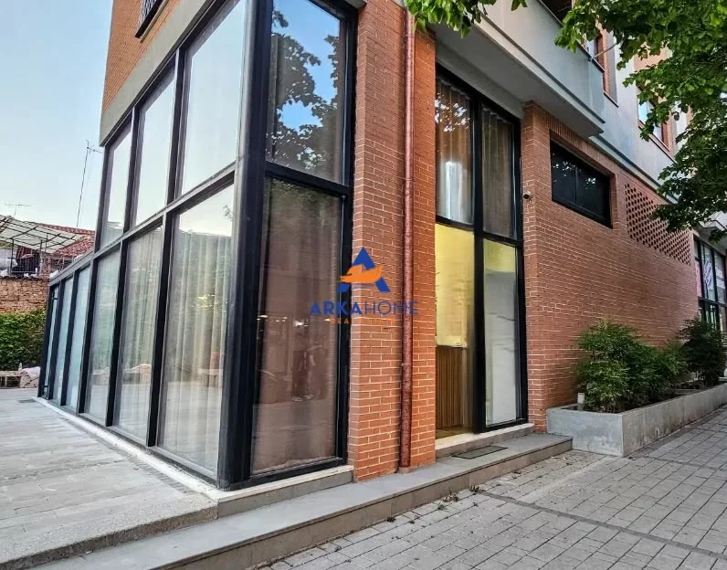 Tirane, shitet ambjent biznesi Kati 0, 44 m² (RRUGA QEMAL STAFA)