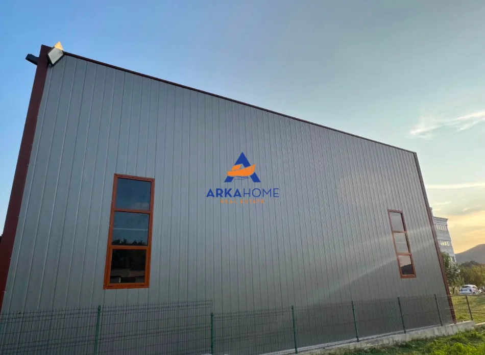 Tirane, jepet me qera ambjent biznesi Kati 0, 400 m² 2.162 € (PEZE)
