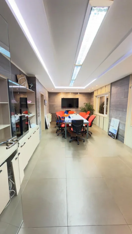 Tirane, jepet me qera ambjent biznesi Kati 14, 380 m² 4000 € (KOMUNA PARISIT)