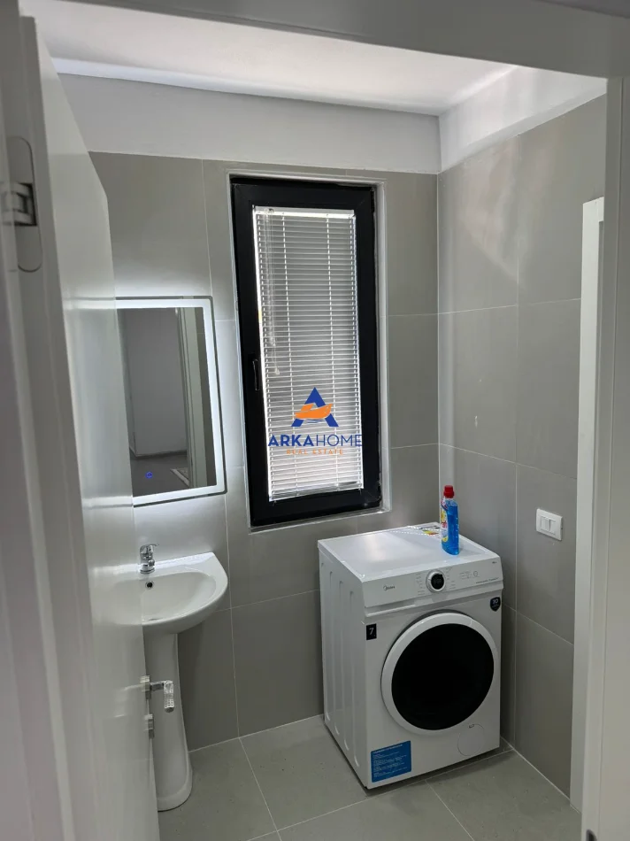 Tirane, jepet me qera apartament 1+1 Kati 7, 70 m² 500 € 