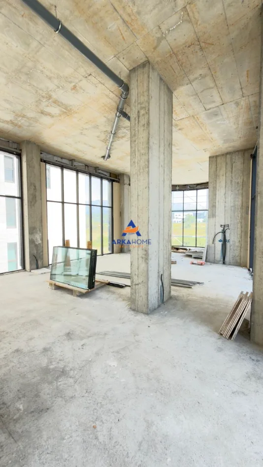 Tirane, jepet me qera ambjent biznesi Kati 0, 129 m² 4.000 € 