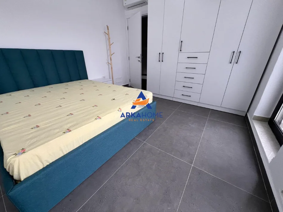 Tirane, jepet me qera apartament duplex 3+1+Ballkon Kati 5, 130 m² 1.297 € 