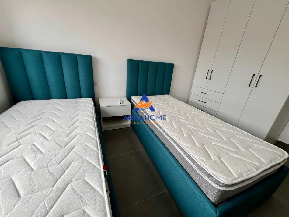 Tirane, jepet me qera apartament duplex 3+1+Ballkon Kati 5, 130 m² 1.297 € 