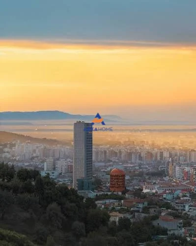 Tirane, jepet me qera magazine Kati 0, 126 m² 540 € 