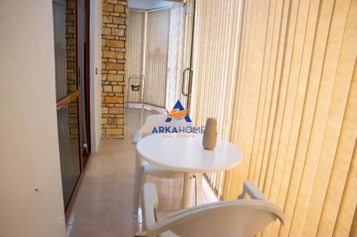 Tirane, jepet me qera apartament 2+1+Ballkon Kati 1, 100 m² 864 € 