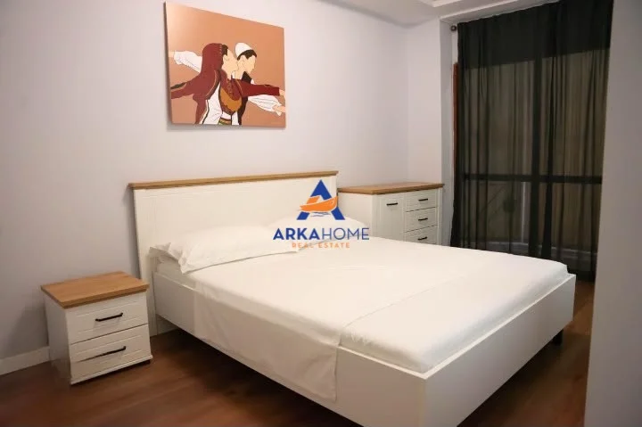 Tirane, jepet me qera apartament 2+1+Ballkon Kati 1, 100 m² 864 € 