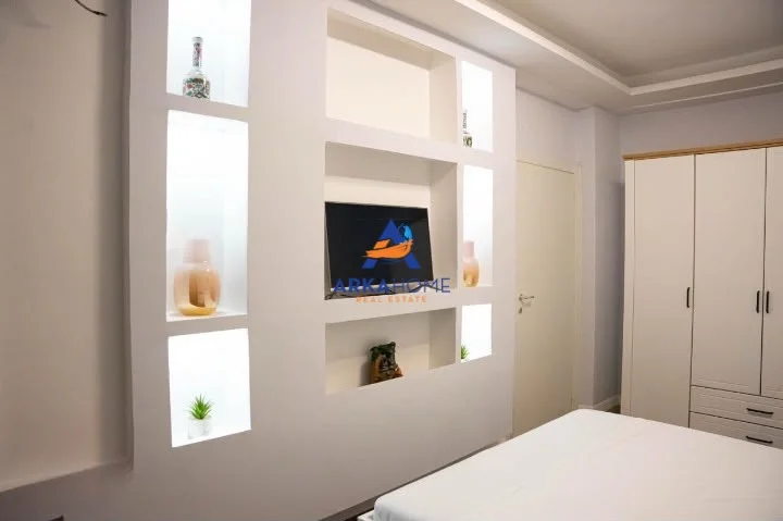Tirane, jepet me qera apartament 2+1+Ballkon Kati 1, 100 m² 864 € 
