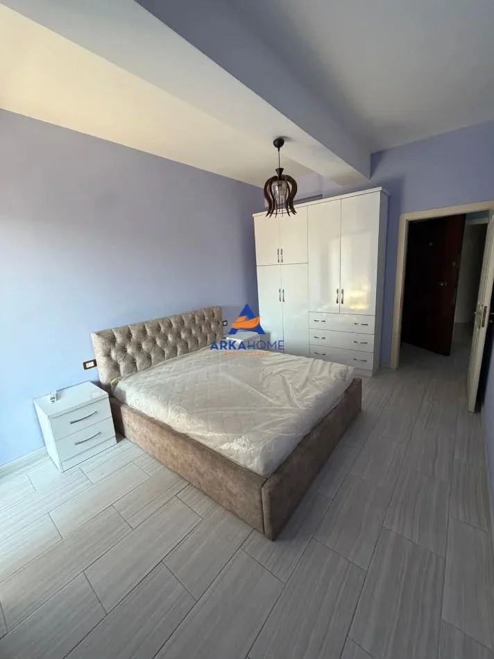 Tirane, jepet me qera apartament 1+1+Ballkon Kati 4, 60 m² 541 € 