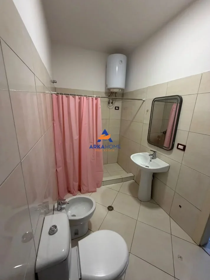 Tirane, jepet me qera apartament 1+1+Ballkon Kati 4, 60 m² 541 € 