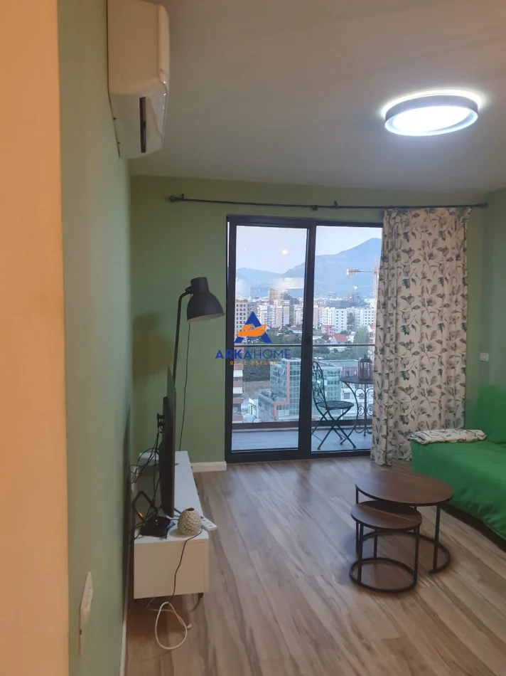 Tirane, jepet me qera apartament 1+1+Ballkon Kati 10, 70 m² 600 € 