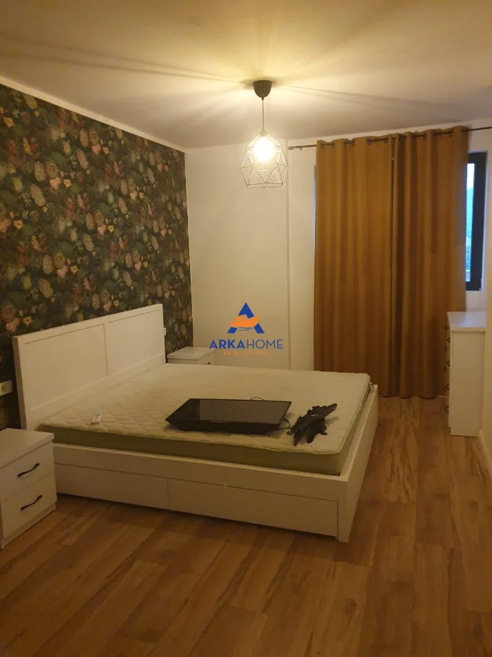 Tirane, jepet me qera apartament 1+1+Ballkon Kati 10, 70 m² 600 € 