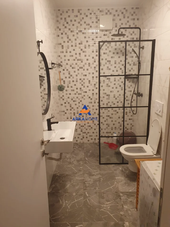 Tirane, jepet me qera apartament 1+1+Ballkon Kati 10, 70 m² 600 € 