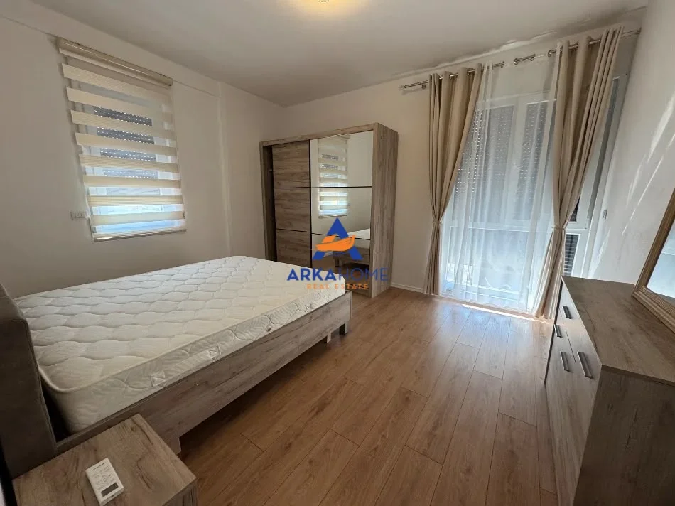 Tirane, jepet me qera apartament 2+1 Kati 3, 106 m² 541 € 
