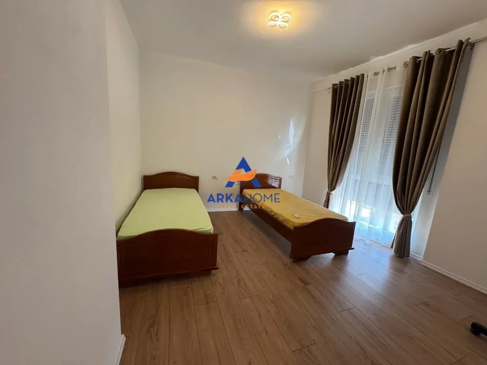 Tirane, jepet me qera apartament 2+1 Kati 3, 106 m² 541 € 