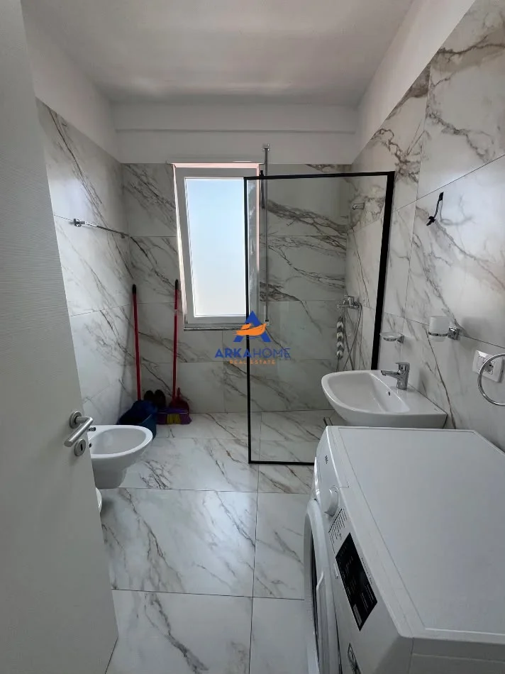 Tirane, jepet me qera apartament 2+1 Kati 3, 106 m² 541 € 