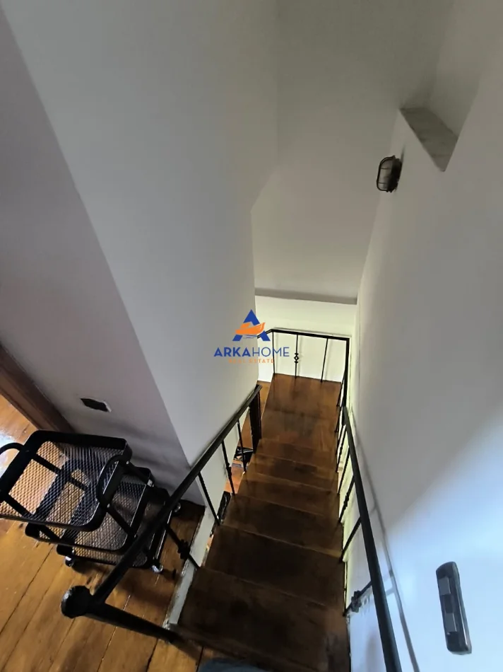 Tirane, jepet me qera apartament duplex 2+1+Ballkon Kati 3, 84 m² 1.500 €