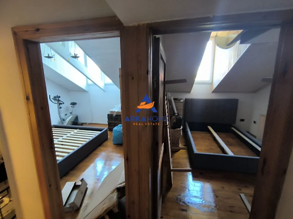 Tirane, jepet me qera apartament duplex 2+1+Ballkon Kati 3, 84 m² 1.500 €