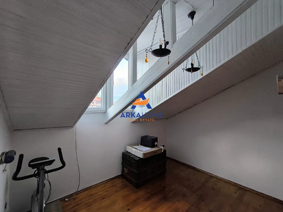 Tirane, jepet me qera apartament duplex 2+1+Ballkon Kati 3, 84 m² 1.500 €