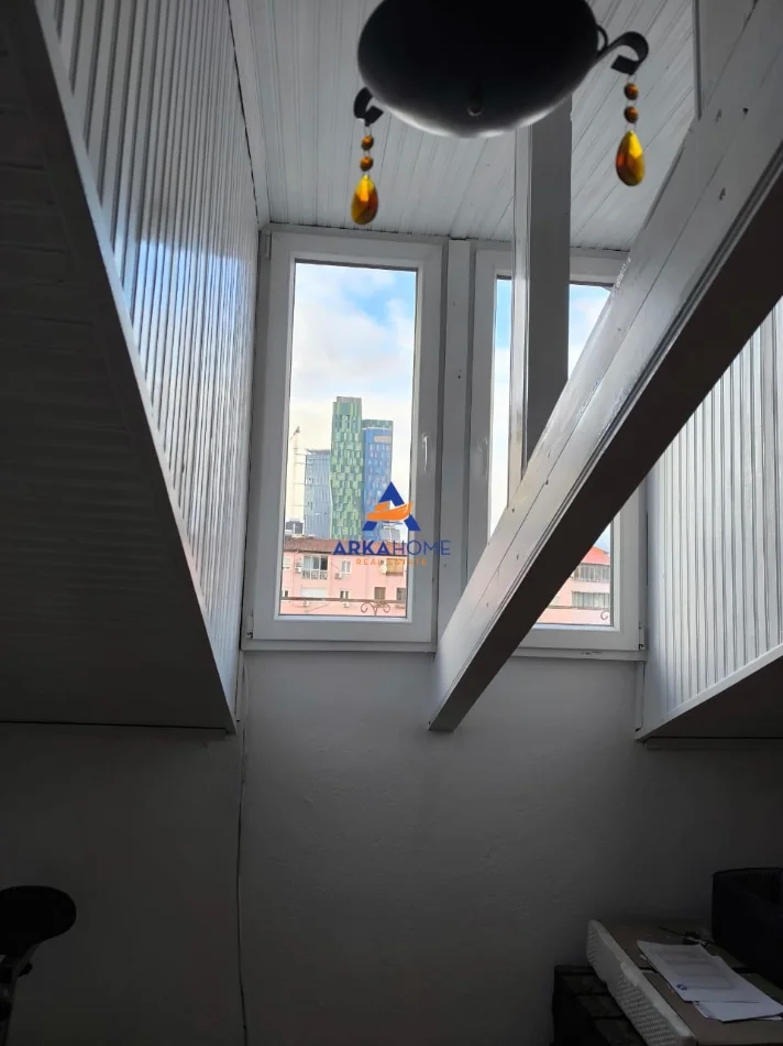 Tirane, jepet me qera apartament duplex 2+1+Ballkon Kati 3, 84 m² 1.500 €