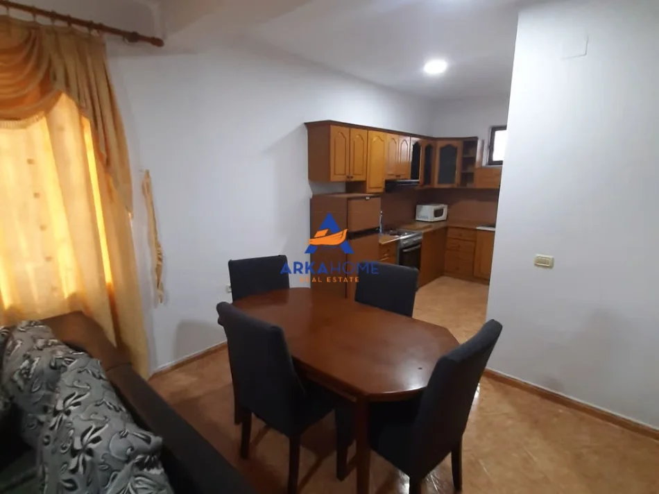 Tirane, jepet me qera vile  1+1 Kati 0, 100 m²  " 5 maji "400 €