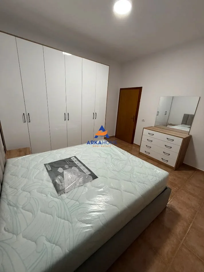 Tirane, jepet me qera Vile 1+1 Kati 0, 70 m² 541 € 