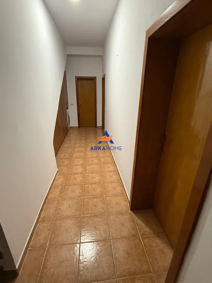 Tirane, jepet me qera Vile 1+1 Kati 0, 70 m² 541 € 