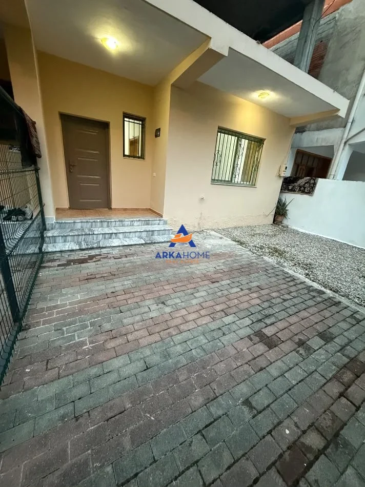 Tirane, jepet me qera Vile 1+1 Kati 0, 70 m² 541 € 