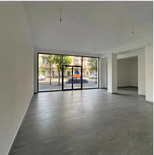 Tirane, jepet me qera dyqan Kati 0, 72 m² 1.082 €