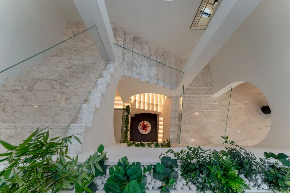Tirane, shitet Vile 5+1+Ballkon , 800 m² 10.000.000 € 