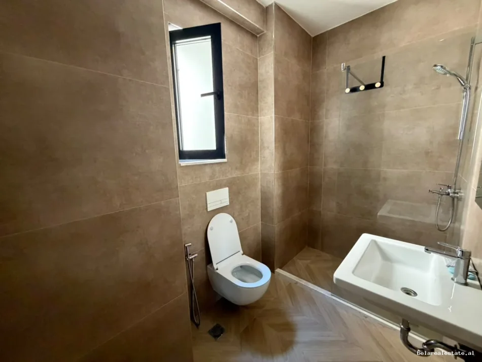 Tirane, jap me qera apartament 3+1+Ballkon Kati 6, 130 m² 1.000 € (Kompleksi Erli, Porcelan)