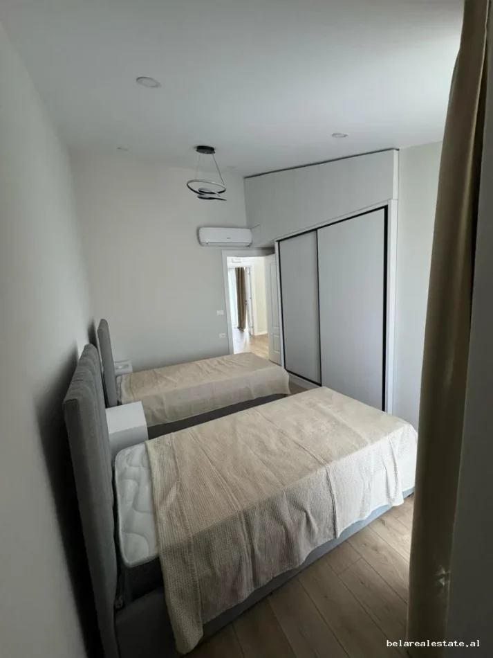 Tirane, jepet me qera Vile Vile 2 Katshe Kati 2, 200 m² 1.300 € (Rruga e Vilave)