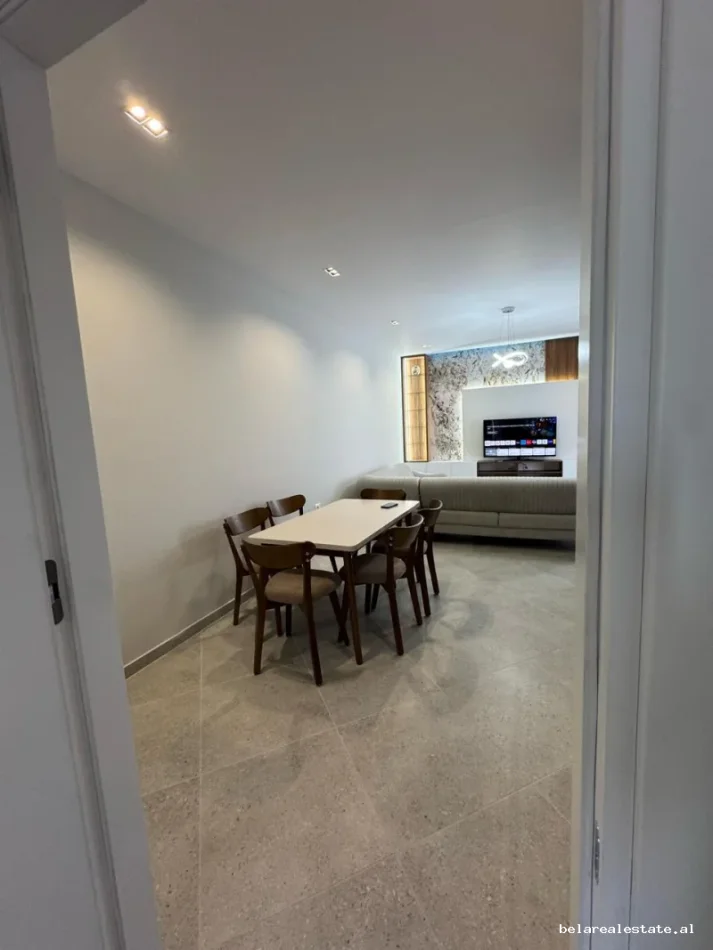 Tirane, jepet me qera Vile Vile 2 Katshe Kati 2, 200 m² 1.300 € (Rruga e Vilave)
