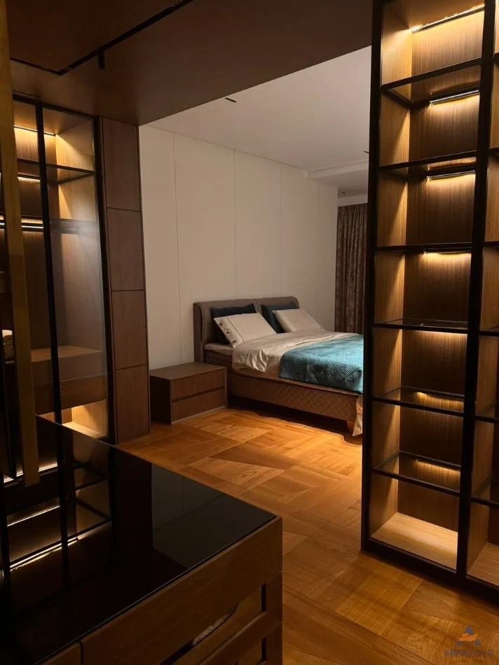 Tirane, shitet apartament 2+1+Ballkon Kati 6, 212 m² 1.000.000 € (RRUGA E ELBASANIT)